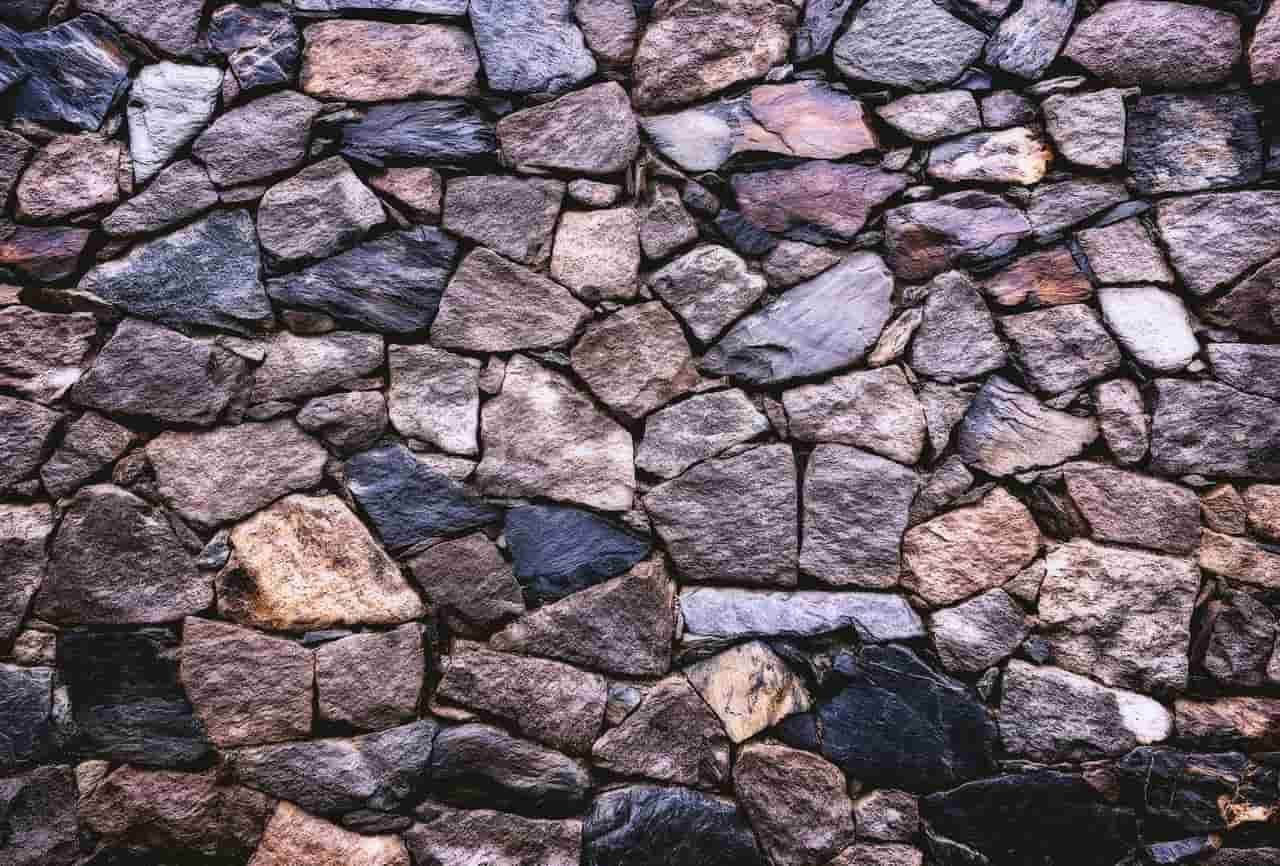 Natural Stone And Decorative Rock Retaining Walls